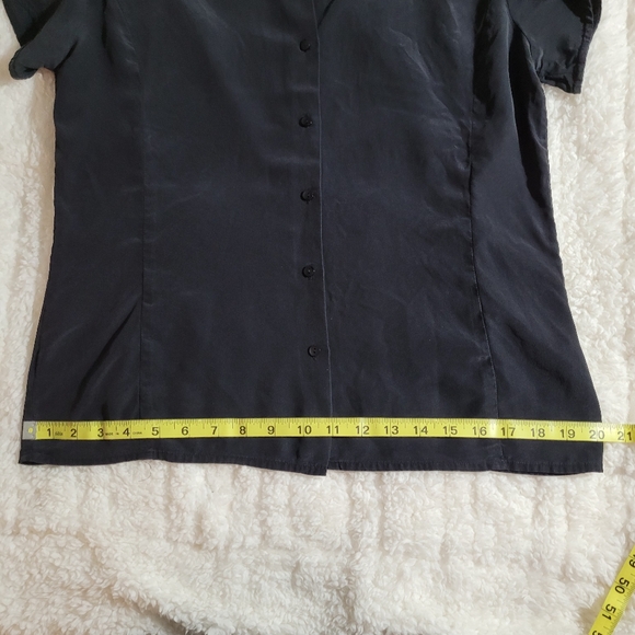 Jones New York Women’s Size Medium Black Silk Short Sleeve Button Down Blouse - Picture 11 of 12